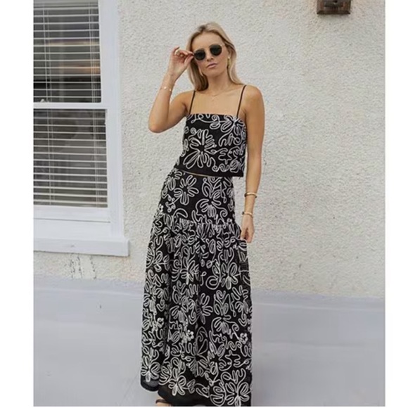ANTONIO MELANI Dresses & Skirts - NWT Antonio Melani x Style by Simkins Aoife Crochet Top & Skirt Set